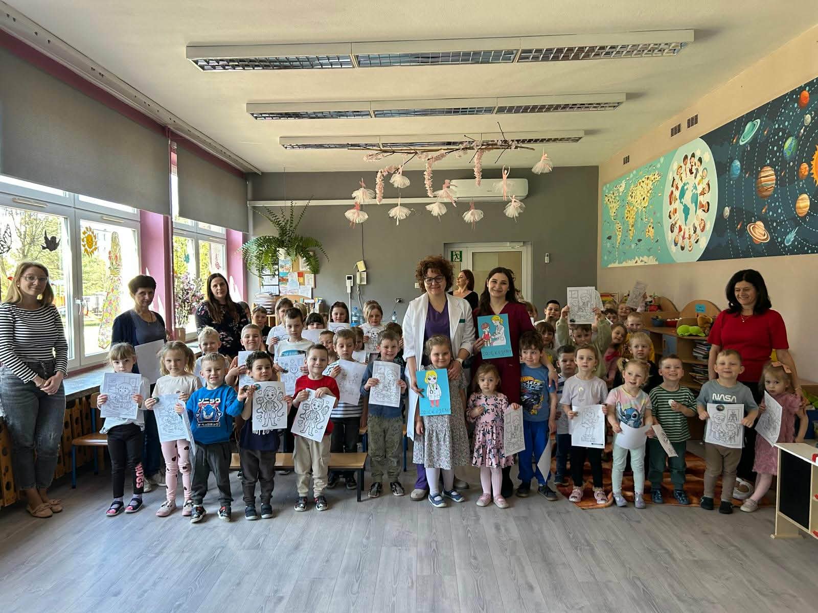 Poznajemy zawody: lekarz i położna